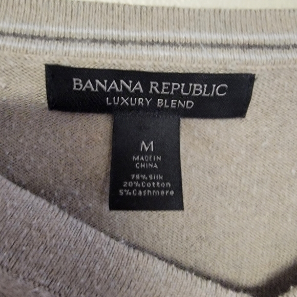 Banana‎ Republic Luxery Blend Sweater - Picture 2 of 5
